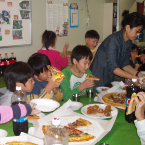 " 피자, 맛있게 잘 먹었습니다 " (사랑샘지역아동센터)